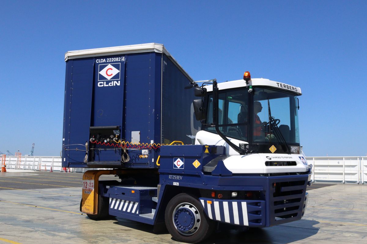 CLdN introduces its first electric Terberg 4x4 RoRo Tugmaster into RoRo operations